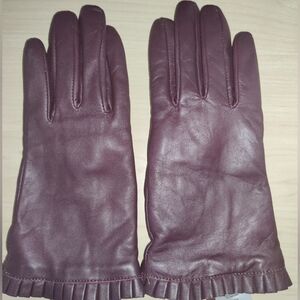 (NWOT)Ann Taylor - Ruffle Cuff/Wrist Leather Gloves(NWOT)